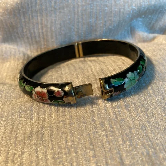 Vintage Cloisonné Set Enamel Bracelet and Ring - Black, Pink, Gold, Green Floral - Picture 4 of 7